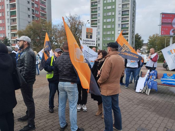 Hutnicy i koksownicy wyszli na ulice w Dąbrowie Górniczej. Apel do rządu o ratunek dla branży i tysięcy miejsc pracy