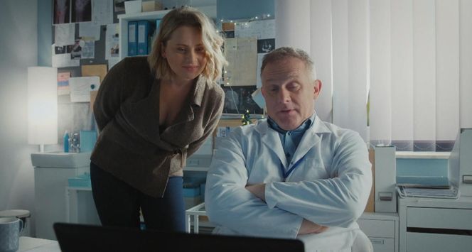 M jak miłość odc. 1854. Judyta Kosowska (Paulina Chruściel), Artur Rogowski (Robert Moskwa)