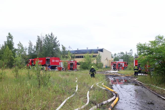 Gigantyczny pożar lokomotywowni na Śląsku Cieszyńskim. Słup ognia i kłęby dymu widoczne z wielu kilometrów