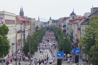 Procesja z okazji Bożego Ciało. Tłumy wiernych przeszły ulicami Białegostoku