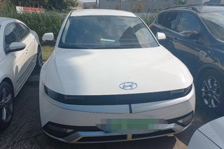 Skradziony w Hiszpanii Hyundai Ioniq 5 odnaleziony w Warszawie. Jak Kobra wytropiła auto?