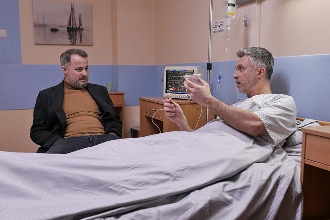 Pierwsza miłość, odcinek 3392: Artur (Łukasz Płoszajski), Bartek (Rafał Kwietniewski)