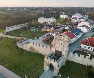 Świętokrzyska perła bez tłumów. To miasteczko zaskakuje na każdym kroku