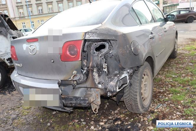 „Coś go naszło” i spalił 10 samochodów