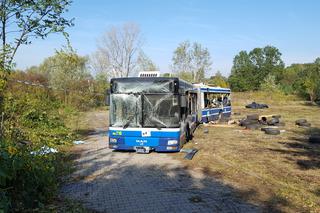 Tak wygląda autobus po wybuchu bomby, którą chciał stworzyć Paweł R. Prokurator: Brak słów, by to opisać [WIDEO, GALERIA, AUDIO]