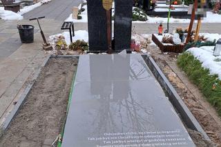 Tak wygląda grób Mirosława Hermaszewskiego rok po śmierci 