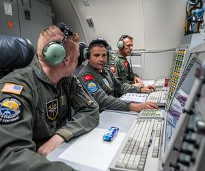 MIędzynarodowi operatorzy radaru E-3A AWACS należącego do NATO