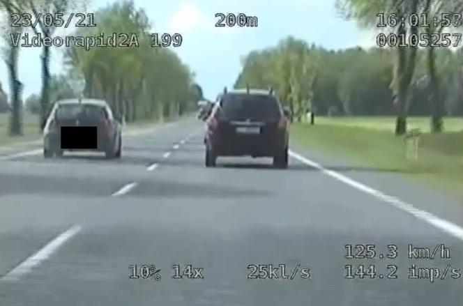 Kierowca zatrzymany pod Płockiem negatywnym bohaterem tygodnia! Szalał bmw na DK nr 10 [WIDEO]