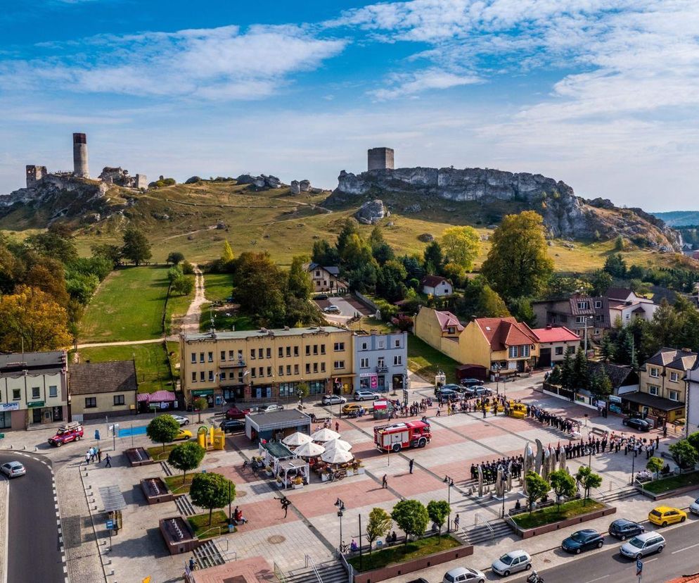 Olsztyn na Jurze Krakowsko-Częstochowskiej. Widok na ruiny zamku