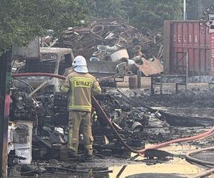 Potężny pożar w Żorach. Seria wybuchów butli gazowych i ewakuacja mieszkańców. Zatrzymano jedną osobę