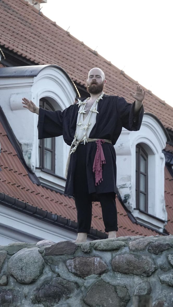 Zwieńczeniem teatralnego weekendu była niedzielna prezentacja egzaminu studentów III roku aktorstwa Uniwersytetu Andrzeja Frycza Modrzewskiego pt. „Prorok Ilja – nieprawdopodobna historia w XIV scenach”