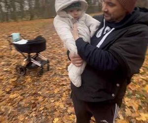 Co za przemiana! Daniel Martyniuk z żoną i dzieckiem na spacerze