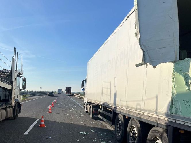 Zderzenie dwóch ciężarówek na S5 koło Rawicza