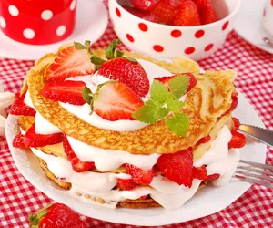 Racuchy z truskawkami. Urzekają od pierwszego kęsa