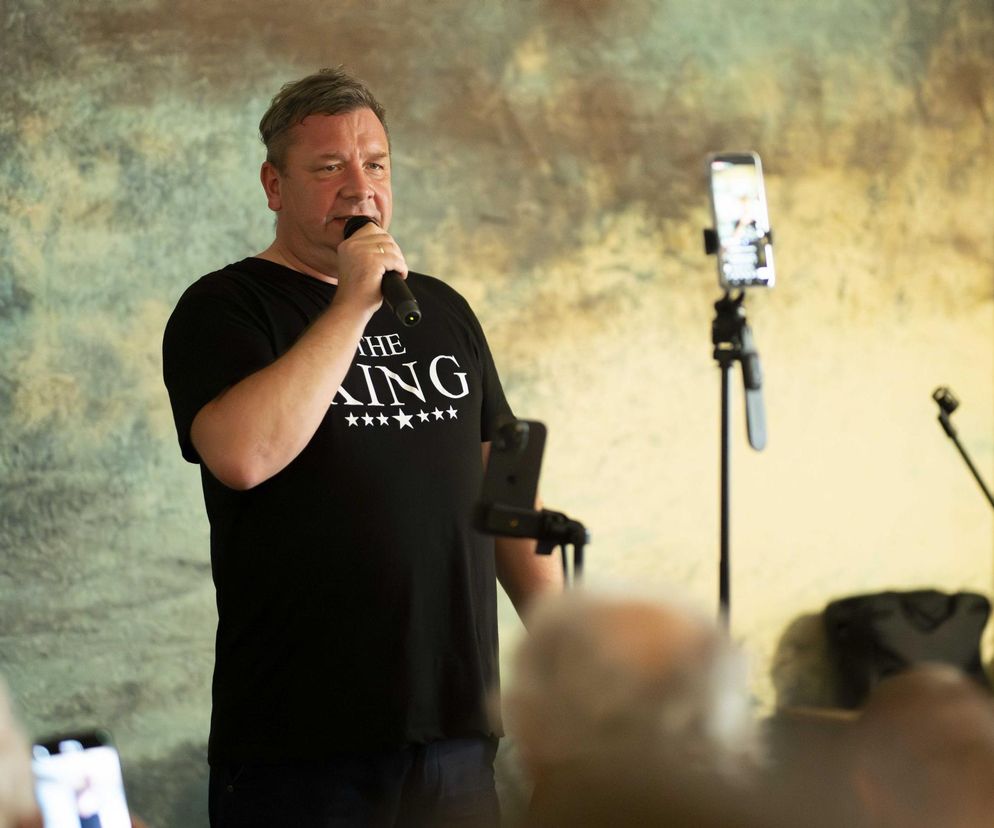 Poseł Michał Wójcik chce być nowym Elvisem Presleyem