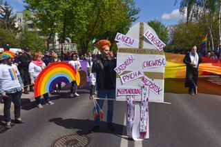 Happening pt. Na drugi koniec tęczy z Ojcem Tadeuszem. Chryja 2