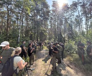 Poruszający moment podczas zlotu detektorystów. Odnalezione nieśmiertelniki wróciły do rodzin