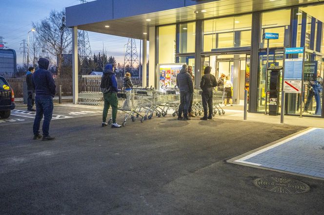 Wielkie otwarcie Lidla w Warszawie. Wyjątkowe promocje czekały na pierwszy klientów