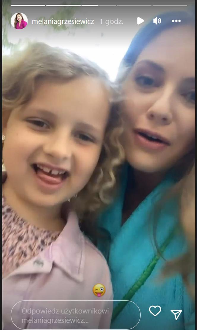 M jak miłość na planie. Pola (Hania Nowosielska), Anita (Melania Grzesiewicz)