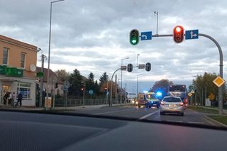 Brutalny atak z nożem na kobietę w centrum Leszna