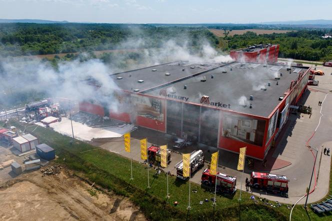 Służby ostrzegają! Alarmowy poziom amoniaku w związku z pożarem w Krośnie