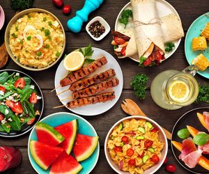 Chłodzące dania i napoje na upały – co jeść i pić, by poczuć ulgę w największy skwar?