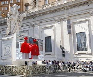 Z OSTATNIEJ CHWILI: Rozpoczęło się konklawe 2025 – kardynałowie złożyli przysięgę w Kaplicy Sykstyńskiej