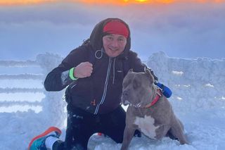 Totalnie nas zmroziło, gdy zobaczyliśmy, co Artur Szpilka wyczyniał ze swoim psem. Mało kto by się na to zdecydował