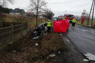 Koszmarny wypadek w Łódzkiem. 32-latek wjechał wprost na czołówkę z tirem