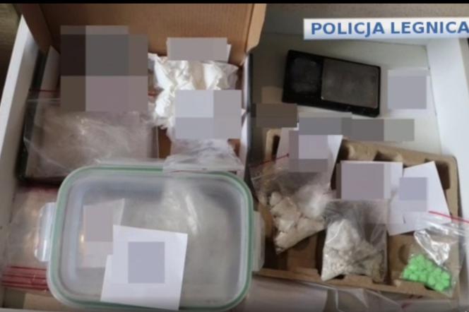 Narkotyki warte pół miliona złotych były ukryte w szafie i lodówce