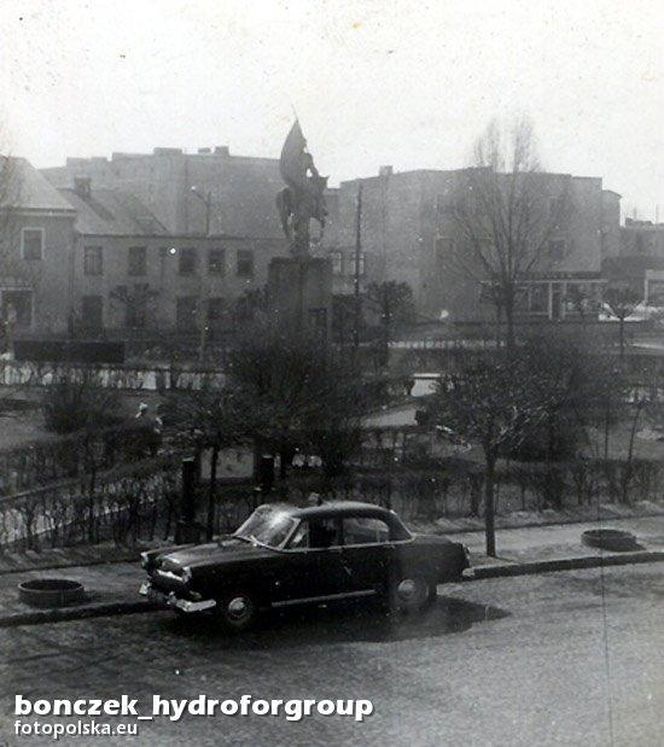 Rynek w Końskich na archiwalnych zdjęciach