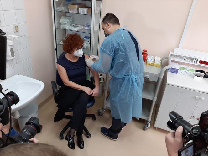 Pierwsze szczepienia przeciwko COVID-19 w Łomży