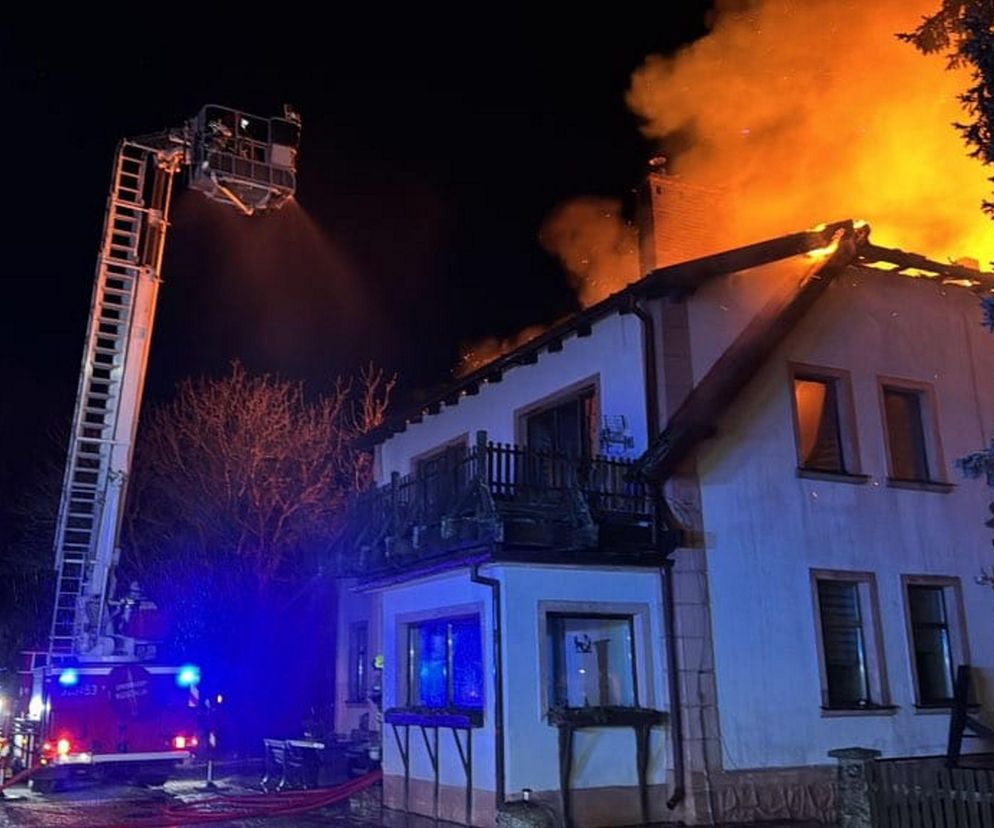 Rodzina straciła dach nad głową. Ich dom spłonął doszczętnie