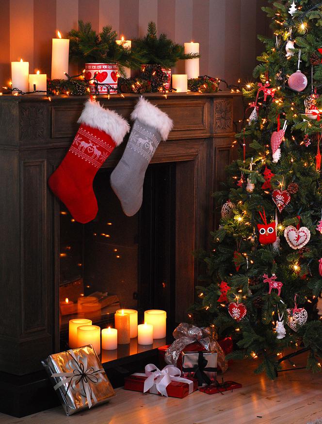 Ozdoby świąteczne domu - dekoracja kominka i choinki
