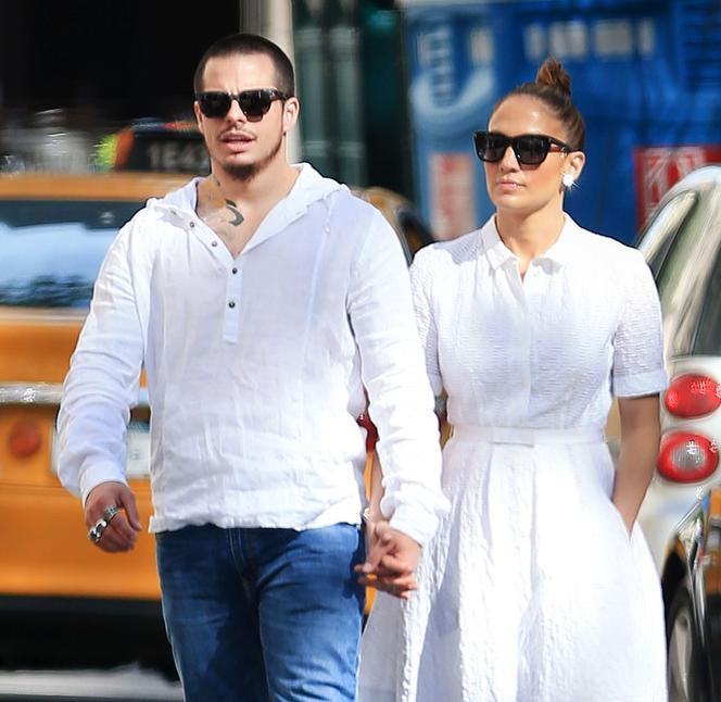 Jennifer Lopez w grzecznej sukience