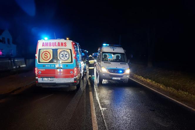 Makowiska. Samochód 19-latki wyleciał w powietrze i spadł na grupę ludzi