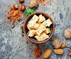 Słodko-słona feta. Pyszna przekąska lub dodatek do sałatki