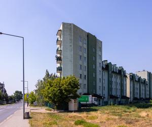 Oto najwęższy blok w Warszawie - zdjęcia budynku z Odkrytej 55C