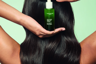 Zatroszcz się o skórę głowy. Serum przywracającym równowagę skóry głowy 