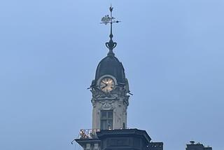 Od ponad wieku odmierza czas w Nowym Sączu. Zegar na wieży ratuszowej ma 120 lat