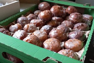 W Leszczyńskim Banku Żywności od rana smażą pączki 