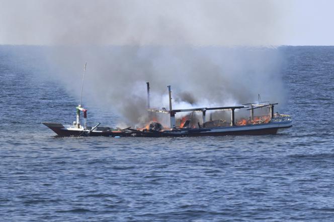 Groźny incydent u wybrzeży Omanu. Przemytnicy podpalili łódź wypełnioną narkotykami