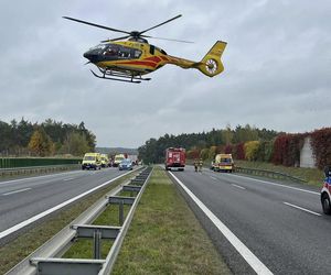 Wypadek busa na S7 pod Grójcem. 11 osób rannych, w akcji śmigłowiec LPR