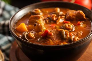 Zupa gulaszowa - przepis na treściwą zupę idealną na obiad
