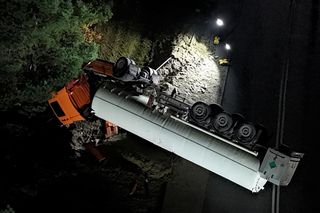 Przewalona cysterna z azotem w Skuszewie.