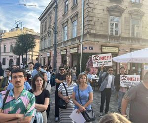 Protest w obronie Górek Czechowskich przed ratuszem