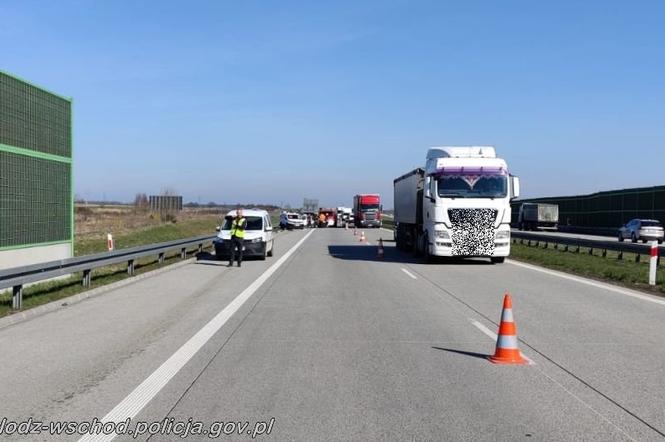 Tragedia na autostradzie A1 pod Tuszynem. Pracownik służby drogowej zginął pod kołami ciężarówki