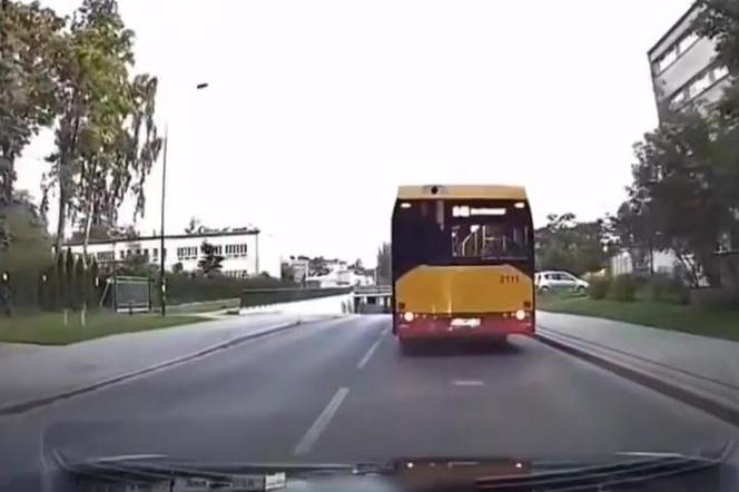 Uciekł jej autobus, ale z pomocą ruszył kierowca. „Nie każdy bohater nosi pelerynę”