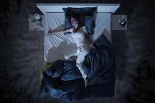 3 niepokojące znaki, że brakuje Ci snu. Jak się lepiej wysypiać?