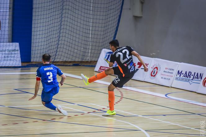 FC Toruń - P.A. Nova Gliwice 2:4 - zdjęcia z Uniwersyteckiego Centrum Sportu
